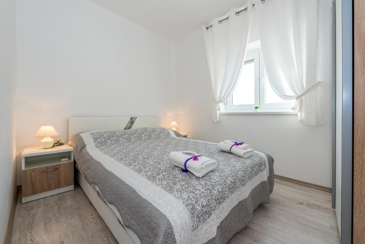 Villa Mirta Tisno Eksteriør billede